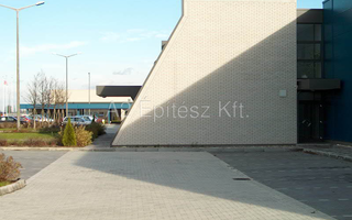 VELUX Magyarország Kft fertőszentmiklósi gyárában a központi iroda és szociális épület